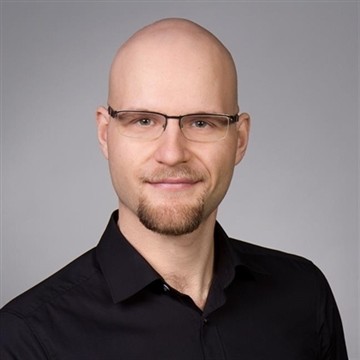15. Stefan Asbeck